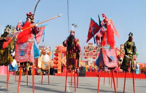 Read more about the article 踩高蹺