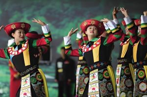 Read more about the article 探秘絢麗土族服飾，領略高原風情