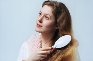 Read more about the article 清晨梳髮，比洗臉更不可或缺的養生之道