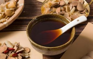 Read more about the article 應對肝鬱脾虛所致噁心的中醫調養策略