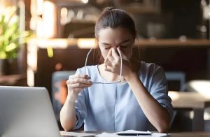 Read more about the article 眼睛疲憊乾澀怎麼辦？來聽聽中醫的建議