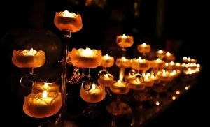 Read more about the article 道教供燈有什麼作用，哪些人需要供燈？