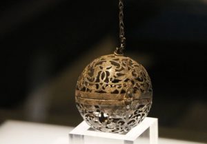 Read more about the article 定情文物——銀香囊