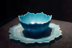 Read more about the article 元代玻璃蓮花托盞，流光溢彩，一眼千年！