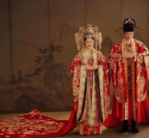 Read more about the article 明代婚俗將官儀與民俗相結合，鳳冠霞帔、紅妝十里