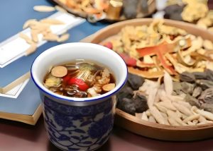 Read more about the article 中藥代茶飲，喝對才有效，不同季節要注意~