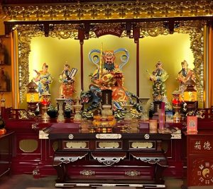 Read more about the article 道教神像如何供養？需要每日祭拜、清潔與修葺神龕