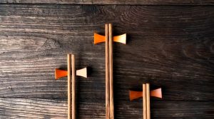 Read more about the article 筷子使用有講究，忌三長兩短、品箸留聲、擊盞敲盅
