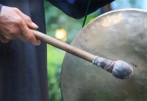 Read more about the article 誰在夜裡打更？一段即將消失的街頭聲音記憶